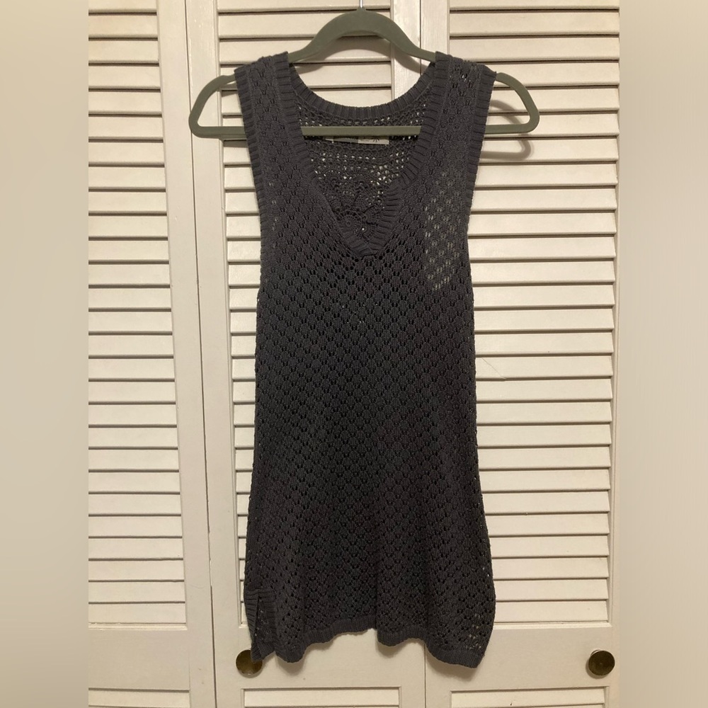 Athleta Grey Sleeveless Knit Crochet Sweater Top Size Medium